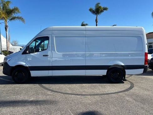 Used 2025 Mercedes-Benz Sprinter 2500 image 9