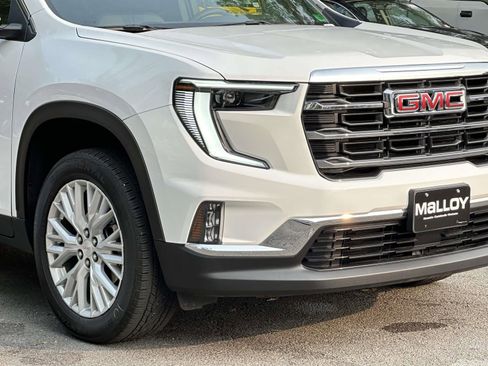 Used 2024 GMC Acadia Elevation image 5