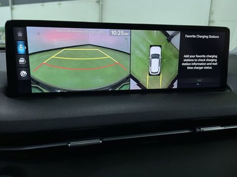 Used 2023 Genesis Electrified GV70 image 22