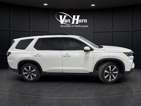 Used 2024 Honda Pilot Touring image 2