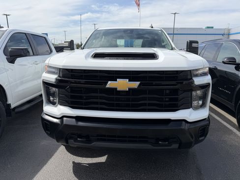 Used 2024 Chevrolet Silverado 2500 W/T w/ WT Fleet Convenience Package AWD/4WD image 3