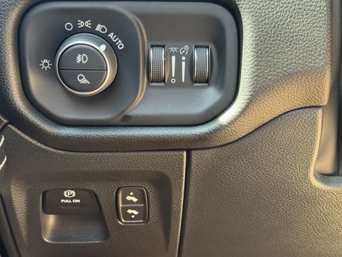 Used 2025 RAM 1500 Laramie AWD/4WD image 25