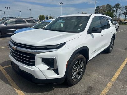 Used 2025 Chevrolet Traverse LT