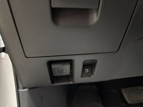 Used 2020 Toyota Highlander Limited image 24