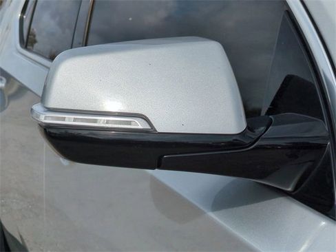 Used 2018 Chevrolet Traverse LT image 12