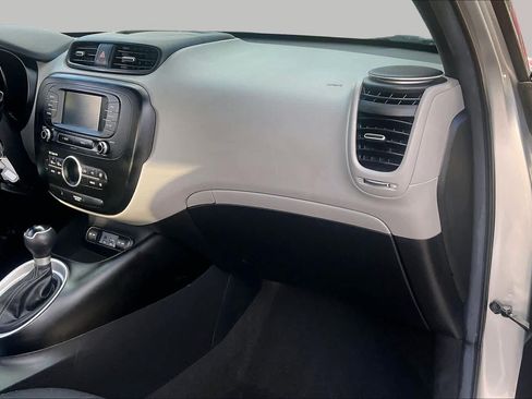 Used 2017 Kia Soul + FWD image 18