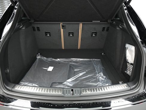 Used 2025 Porsche Macan image 21