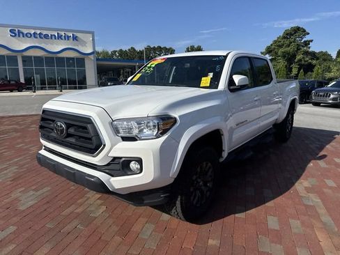 Used 2022 Toyota Tacoma SR5 AWD/4WD image 1