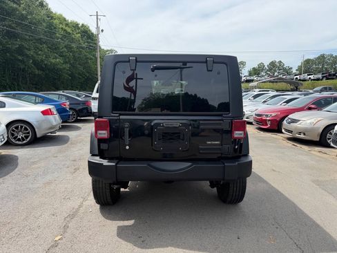 Used 2012 Jeep Wrangler Unlimited Rubicon w/ Dual Top Group AWD/4WD image 6
