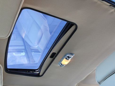 Used 1990 Jeep Grand Wagoneer image 24