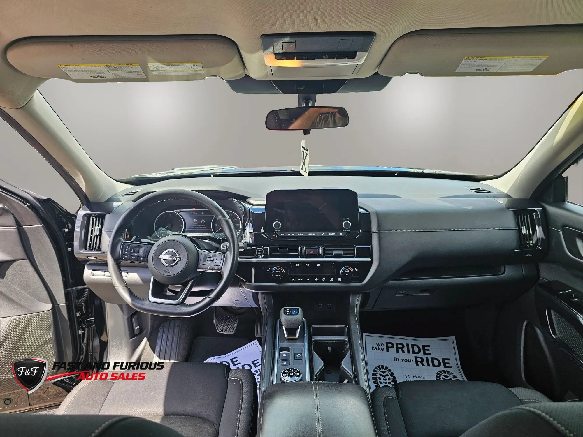 Used 2022 Nissan Pathfinder SV AWD/4WD image 16