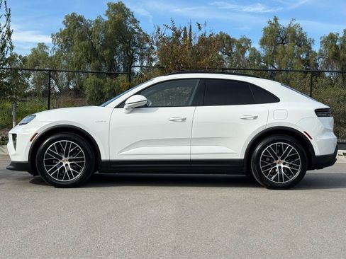 Used 2025 Porsche Macan 4 Electric image 3