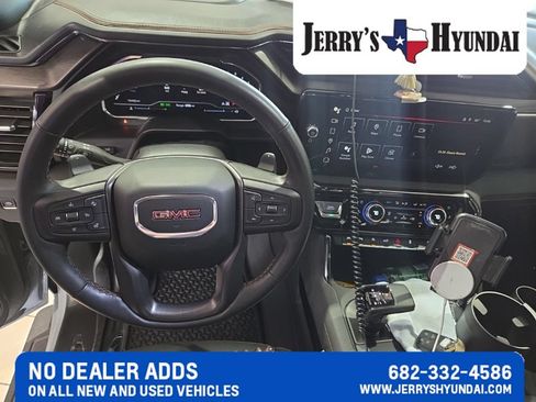 Used 2024 GMC Sierra 1500 AT4 w/ Technology Package AWD/4WD image 11