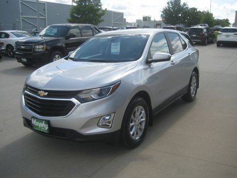 Used 2021 Chevrolet Equinox LT w/ LPO, Cargo Package AWD/4WD image 4