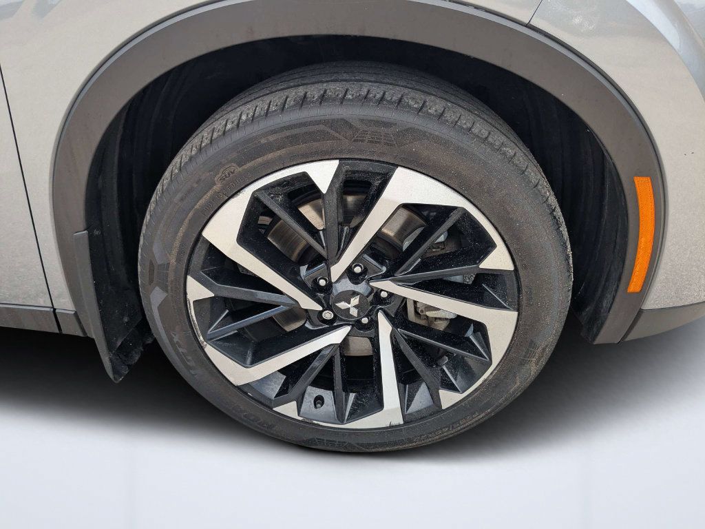Used 2023 Mitsubishi Outlander 4WD Plug-In Hybrid image 14