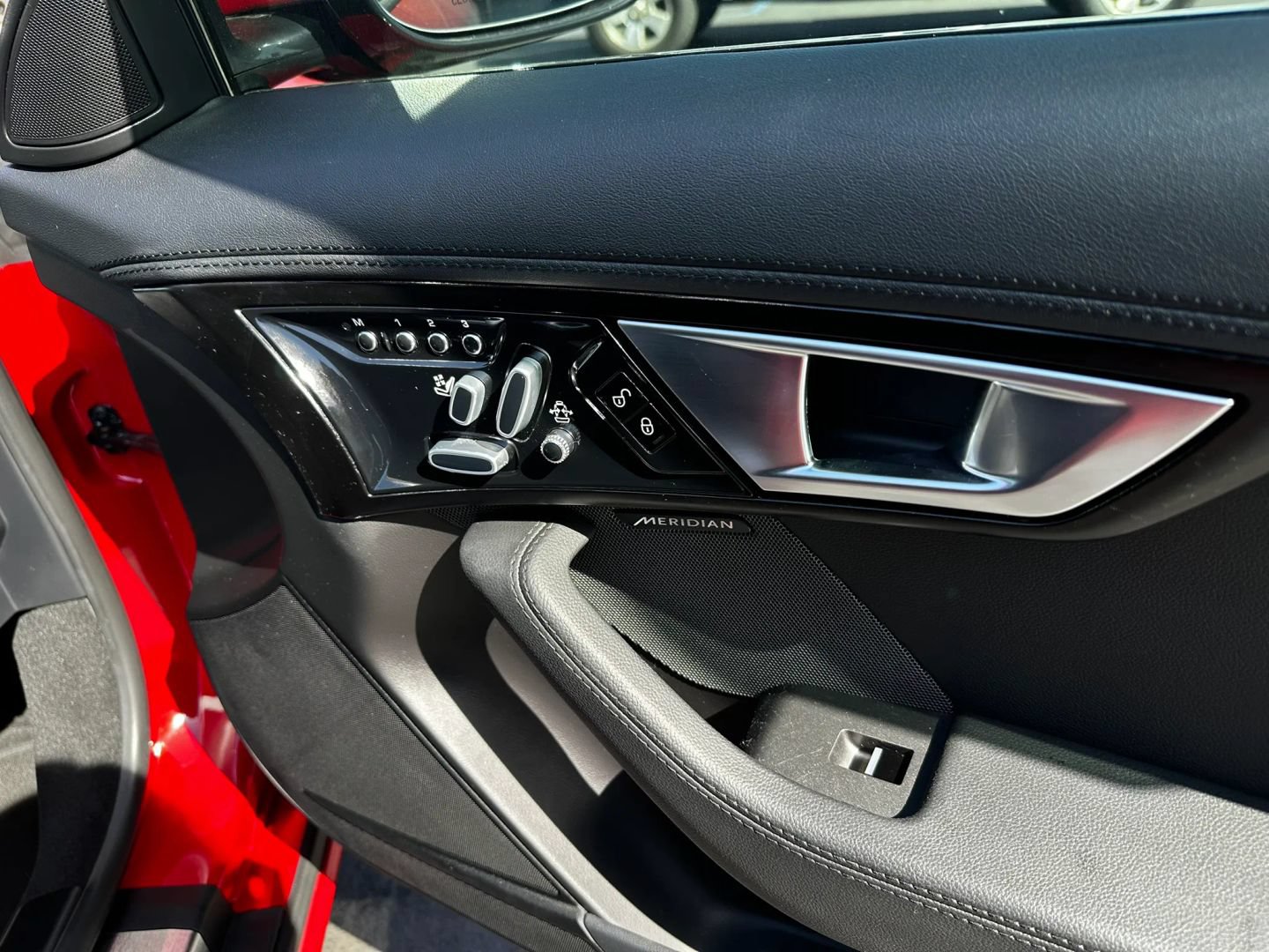 Used 2015 Jaguar F-TYPE S RWD image 16