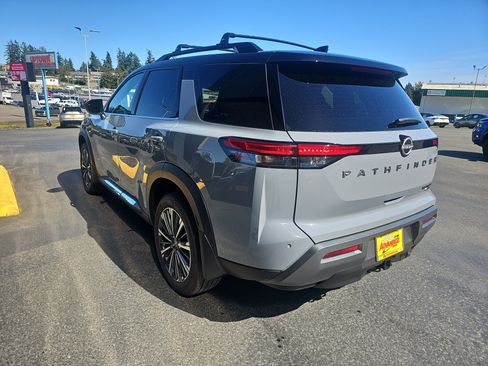 Used 2026 Nissan Pathfinder Platinum image 3