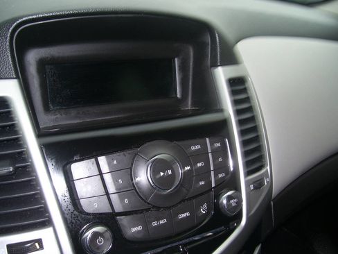 Used 2011 Chevrolet Cruze LS w/ Connectivity Package image 10