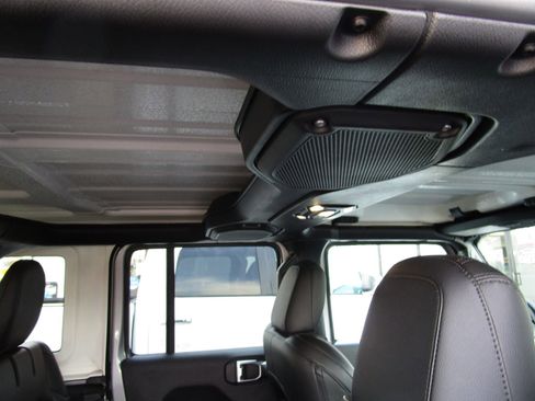 Used 2021 Jeep Wrangler Unlimited Sahara w/ Cold Weather Group image 19