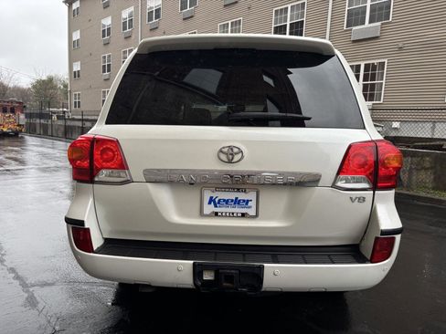 Used 2014 Toyota Land Cruiser Base image 5