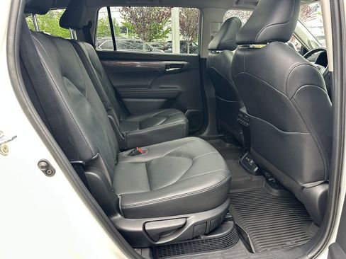 Certified 2020 Toyota Highlander Platinum AWD/4WD image 17