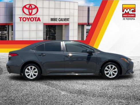 Used 2025 Toyota Corolla LE FWD image 6