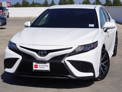 Used 2023 Toyota Camry SE FWD image 5