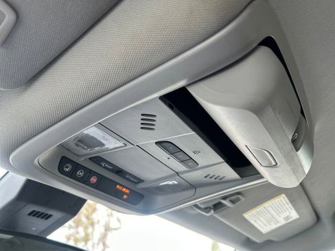 Used 2019 Chevrolet Equinox LT w/ Driver Convenience Package image 32