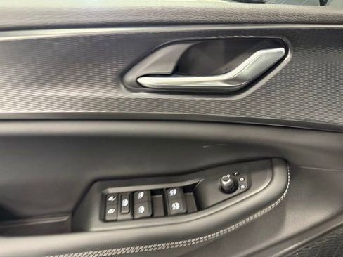 New 2025 Jeep Grand Cherokee Altitude image 15