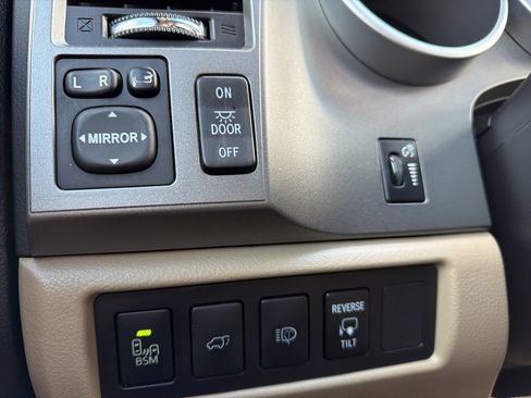 Used 2017 Toyota Sequoia Platinum image 12