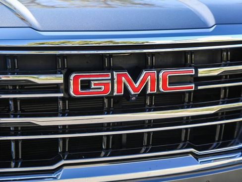 Used 2022 GMC Yukon SLT w/ SLT Premium Package image 11