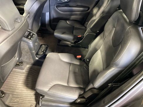 Used 2024 Volvo XC90 T8 Plus AWD/4WD image 9