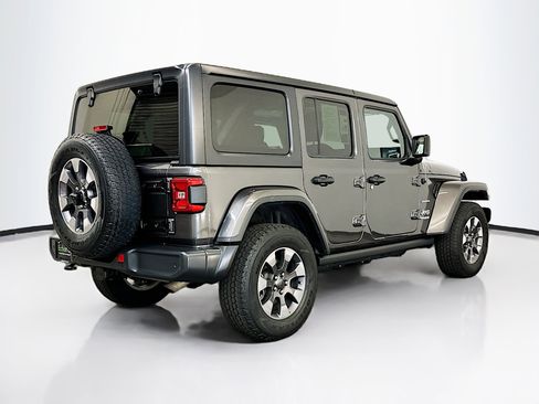 Used 2018 Jeep Wrangler Unlimited Sahara image 9