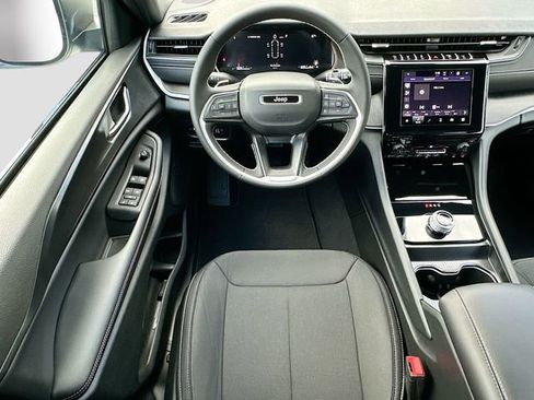 New 2025 Jeep Grand Cherokee L Laredo image 15