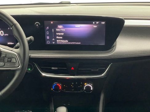 Used 2025 Buick Encore GX Preferred w/ Comfort Package image 4