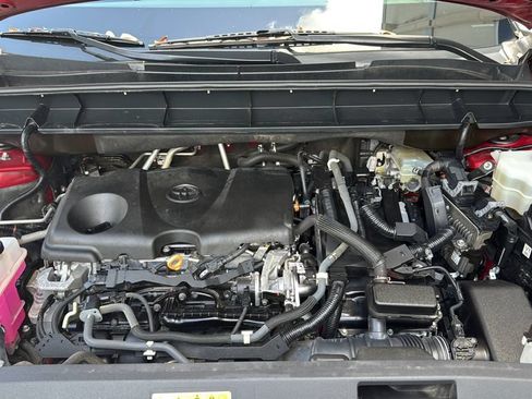 Used 2021 Toyota Highlander XLE FWD image 25