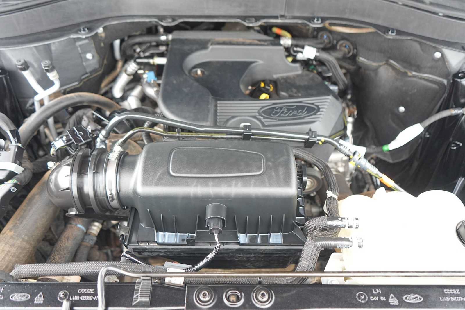 Used 2020 Ford Explorer XLT w/ Equipment Group 202A AWD/4WD image 9