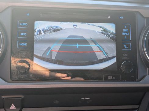 Used 2019 Toyota Tacoma TRD Off-Road AWD/4WD image 20