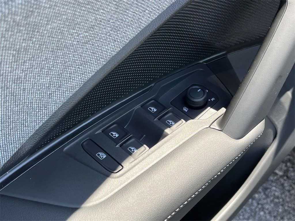 Certified 2025 Volkswagen Tiguan S FWD image 19