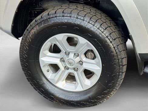 Used 2016 Toyota 4Runner SR5 image 6