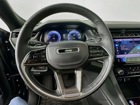 Used 2022 Jeep Grand Cherokee Overland w/ Luxury Tech Group IV image 11