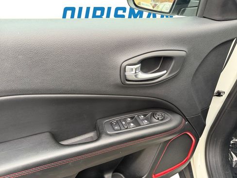 Used 2019 Jeep Compass Trailhawk w/ Cold Weather Group image 18