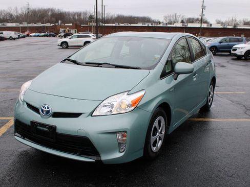 Used 2014 Toyota Prius Four image 2