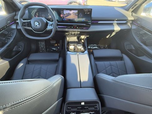 Used 2025 BMW 530i image 30