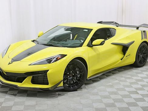 Used 2024 Chevrolet Corvette Z06 w/ Z07 Performance Package RWD image 7