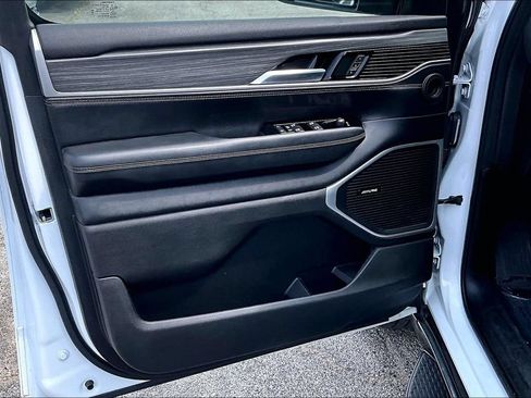 Used 2024 Jeep Wagoneer Series III w/ Flexible Seating Group AWD/4WD image 22
