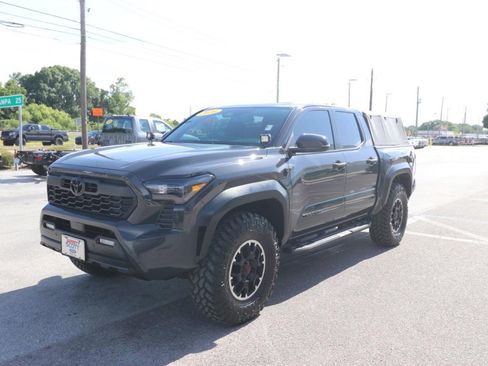 Used 2026 Toyota Tacoma TRD Off-Road w/ TRD Off Road Upgrade Package AWD/4WD image 5