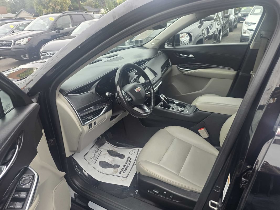 Used 2020 Cadillac XT4 Luxury w/ Cold Weather Package AWD/4WD image 31