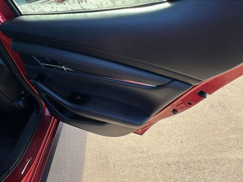 Used 2019 MAZDA MAZDA3 Hatchback w/ Preferred Package image 20