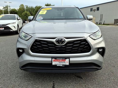 Used 2023 Toyota Highlander XLE AWD/4WD image 8